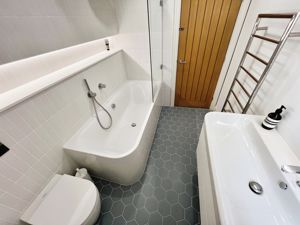 BATHROOM- click for photo gallery
